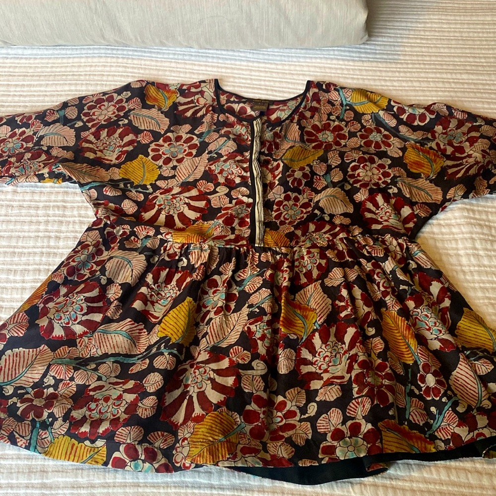 From Anthropologie, Vineet Bahl, 100% silk 3/4 sleeve top, size small loose fit
